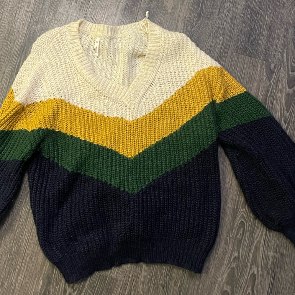 V Neck Knit Sweater. Wishlist. S/M.